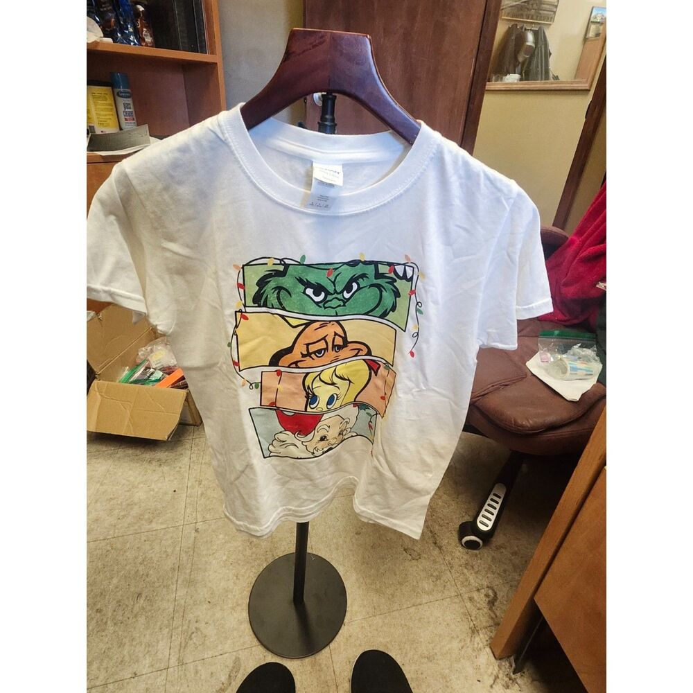 The Grinch Christmas Graphic T-Shirt Kids Youth Small (NWOT)